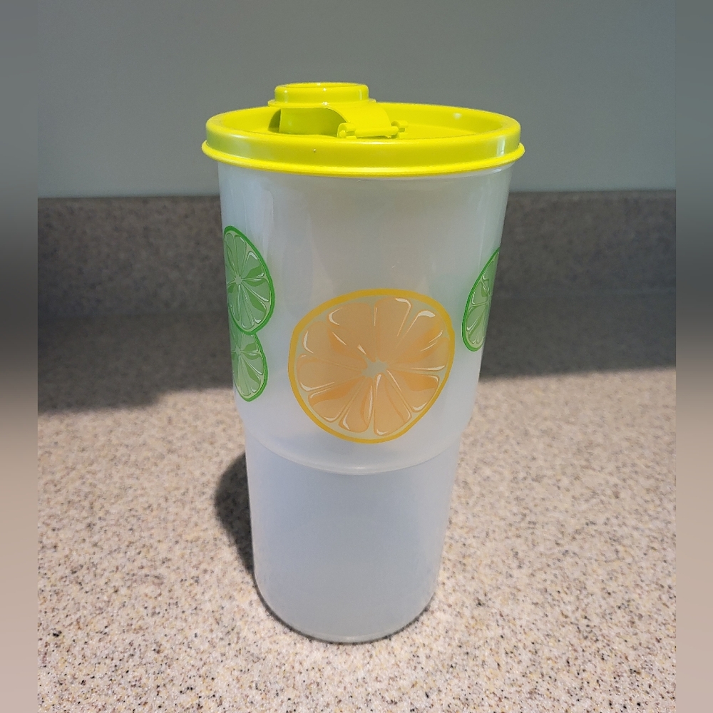 Tupperware Lime Lemon Green Yellow Thirstquake Plastic Tumbler Cup & Lid, 30oz